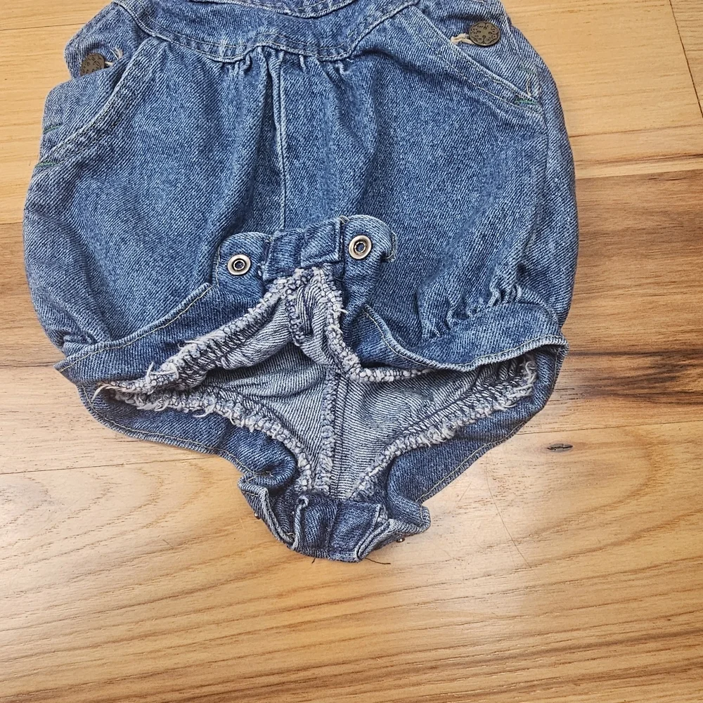 Vtg‎ Oshkosh Baby B’Gosh Girls Blue Jean Bib Overall Romper Size 18mos Pleated